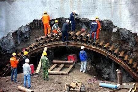 太谷隧道钢花管支护案例